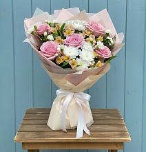 Букет цветов из:  Гвоздики, Орхидеи и Розы #REPLACE_PRED# Старочеркасской