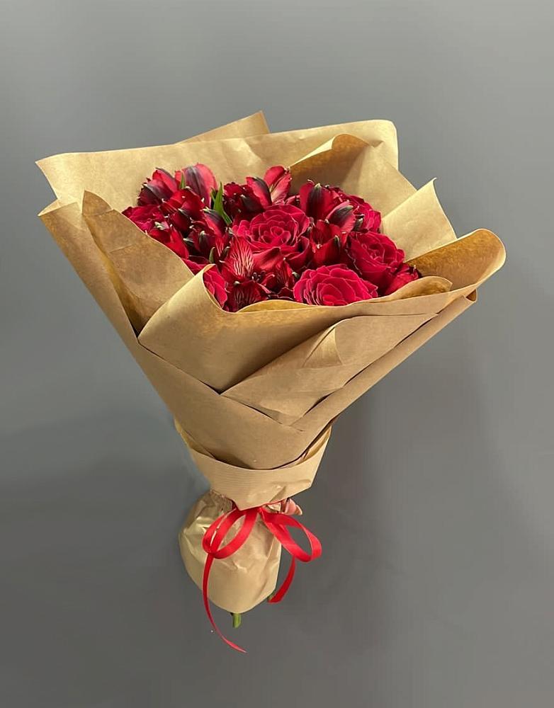 Букет цветов из: Альстромерии и Розы в Старочеркасской