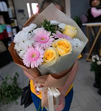 Букет цветов из:  Герберы, Розы и Хризантемы в Старочеркасской