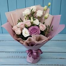 Букет цветов из:  Розы и Лизиантусы в Старочеркасской