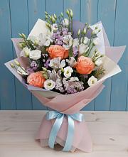 Букет цветов из:  Лизиантусы, Розы, Альстромерии и Гипсофила в Старочеркасской