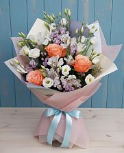 Букет цветов из:  Лизиантусы, Розы, Альстромерии и Гипсофила в Старочеркасской