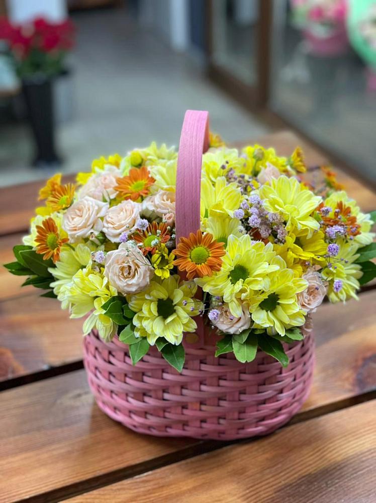Цветочная композиция из Хризантемы и Розы в корзине в Старочеркасской