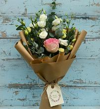Букет цветов из:  Розы и Лизиантусы в Старочеркасской
