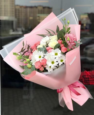 Букет цветов из: Розы, Лизиантусы и Хризантемы в Старочеркасской