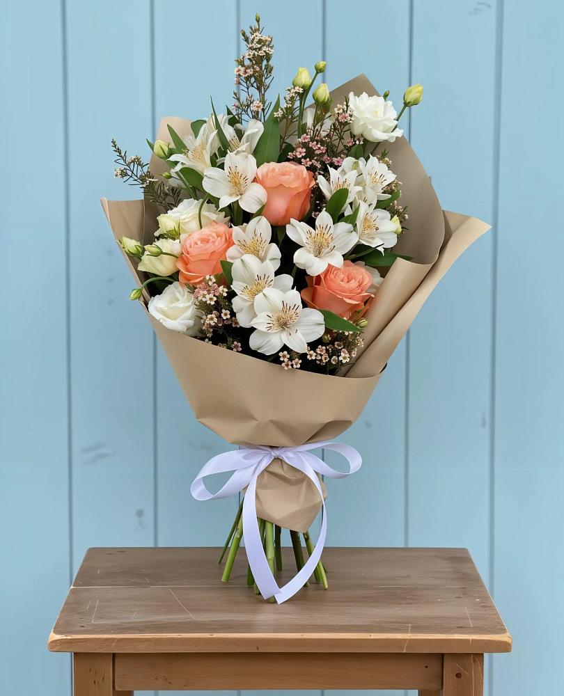 Букет цветов из: Альстромерии, Лизиантусы, Розы и Хризантемы в Старочеркасской